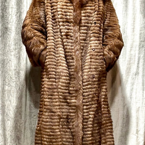 Luxurious Brown Faux Fur Coat - Picture 4 of 6